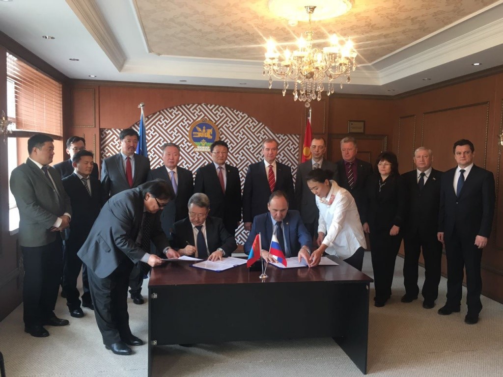 Иркутская и монгольская стороны подписали Протокол о намерениях в области научно-технического сотрудничества.jpg